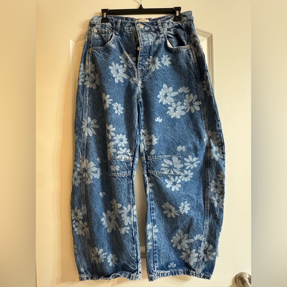 Free People We The Free Barrel Jeans, Laser Daisy print, size 27